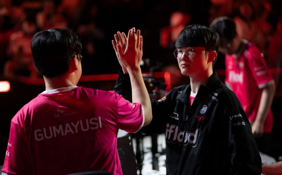 九游体育-关于Faker回归赛场，惊险取胜首场状态亮眼，皇家马德里观众沸腾！的信息