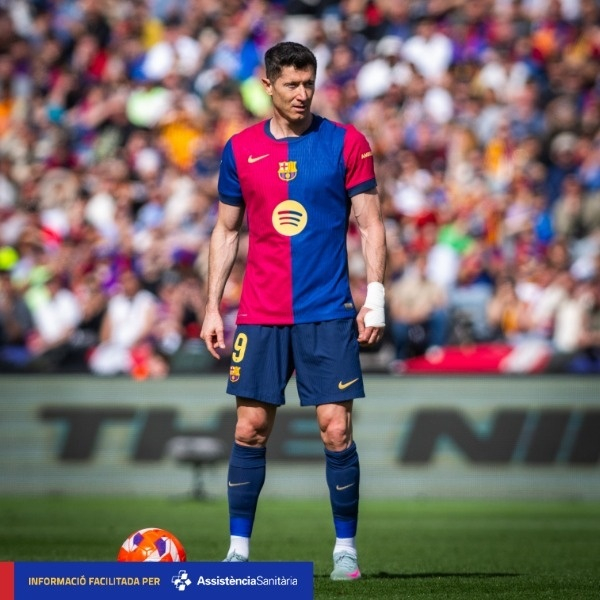 包含莱万多夫斯基迎来五赛季高光表现，巴塞罗那球迷沸腾！的词条