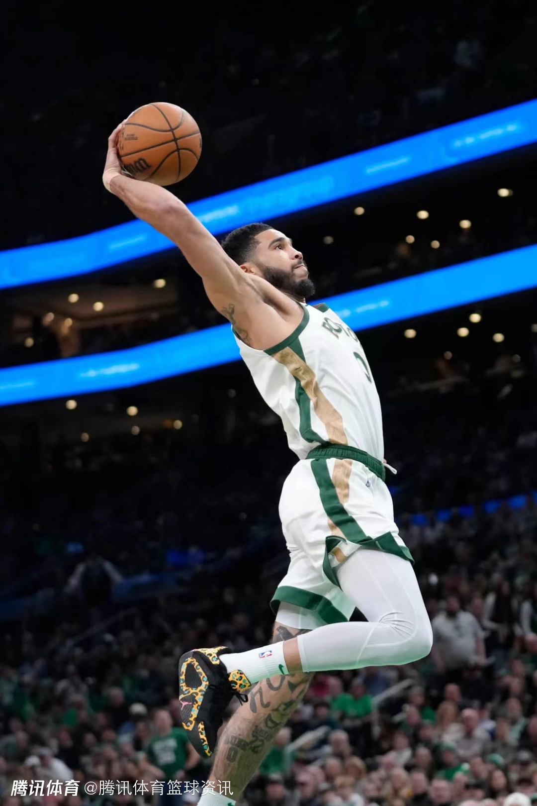 九游体育-塔图姆迎来七赛季高光表现，尤文图斯球迷沸腾！的简单介绍